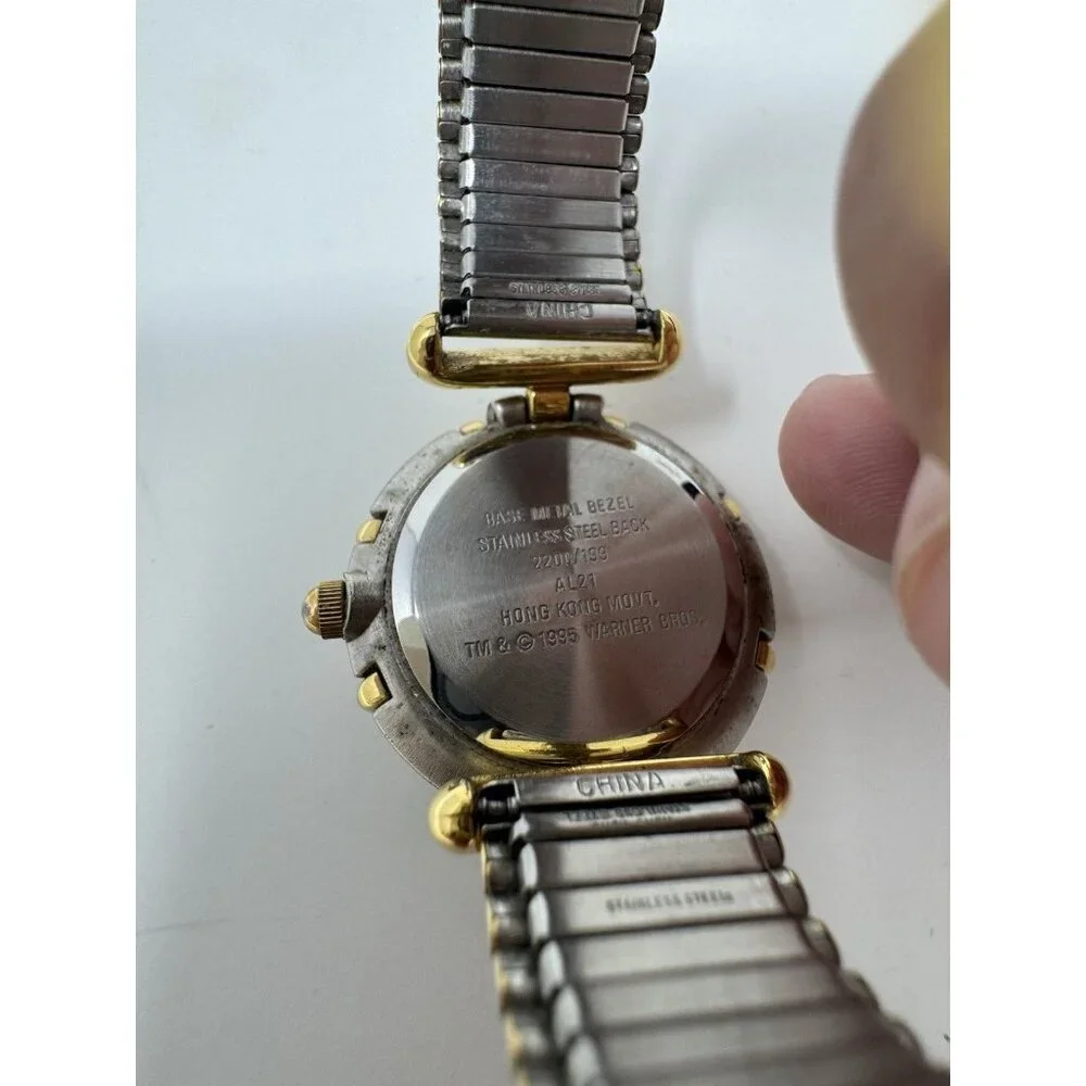 Vintage Armitron WARNER BROTHERS Bugs Bunny Silver & Gold Stretch Band Watch - Picture 3 of 6
